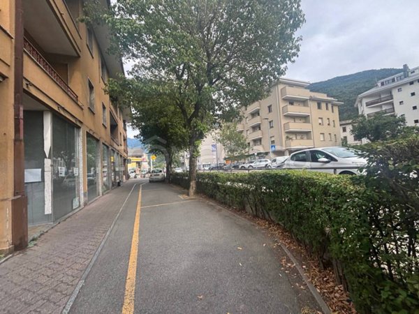 locale commerciale in vendita a Morbegno