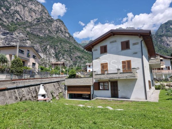 casa indipendente in vendita a Novate Mezzola