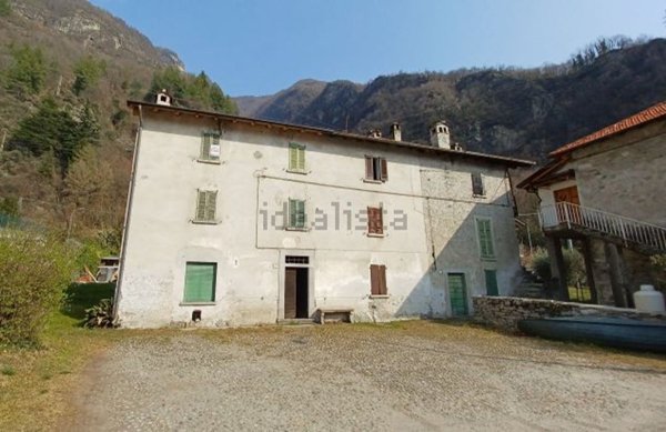 pentavano in vendita a Novate Mezzola