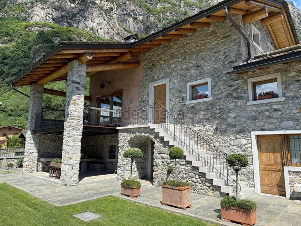 casa indipendente in vendita a Novate Mezzola