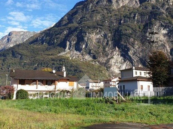 terreno edificabile in vendita a Novate Mezzola