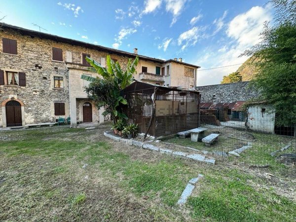 pentavano in vendita a Novate Mezzola