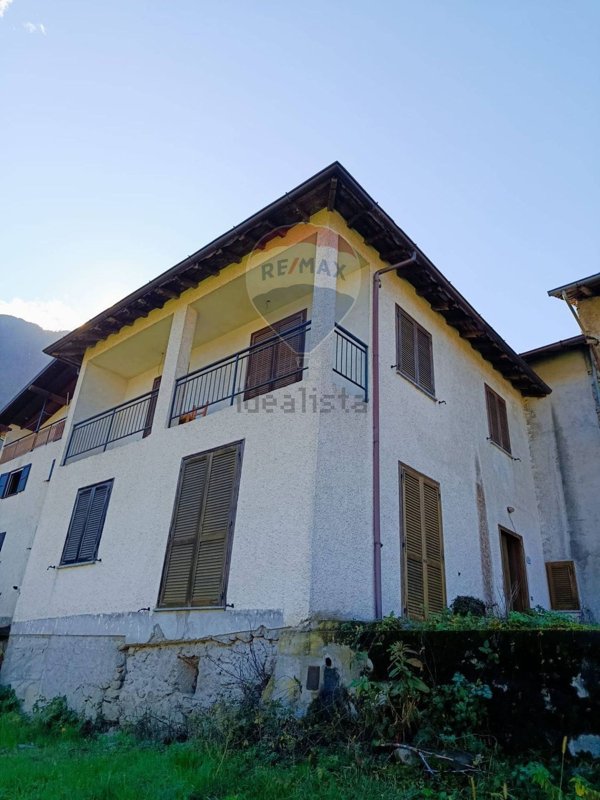 casa semindipendente in vendita a Piantedo