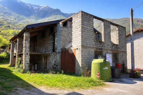 casa indipendente in vendita a Piantedo