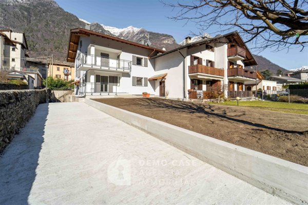 appartamento in vendita a Piuro in zona Prosto