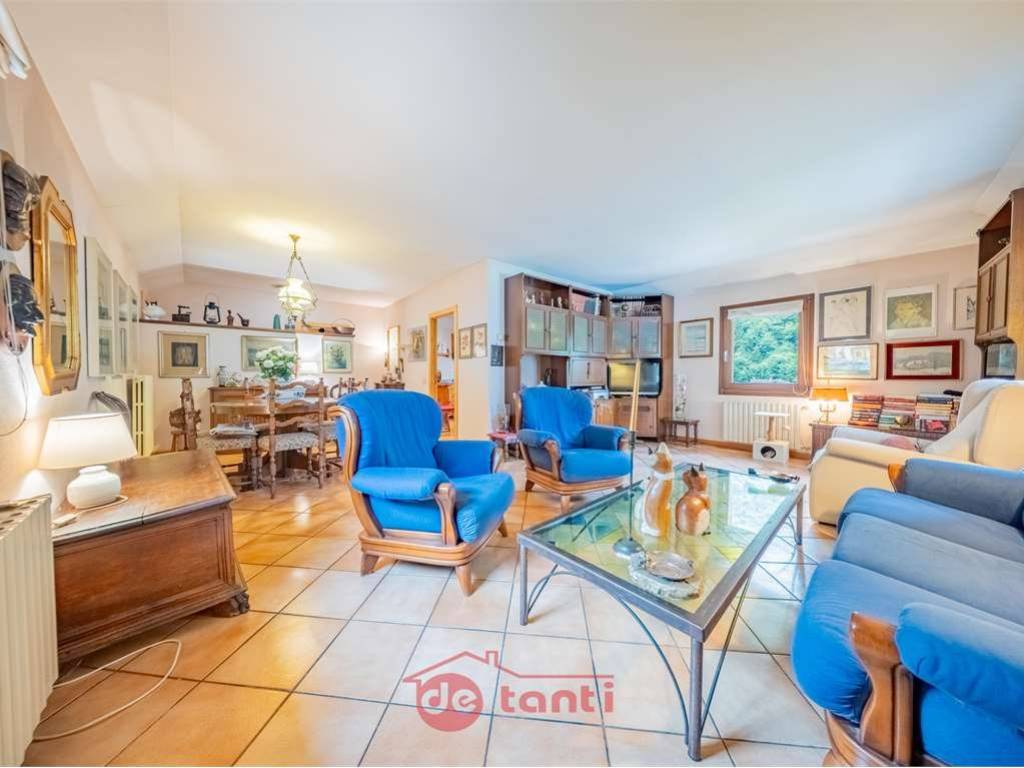 appartamento in vendita a Piuro in zona Prosto