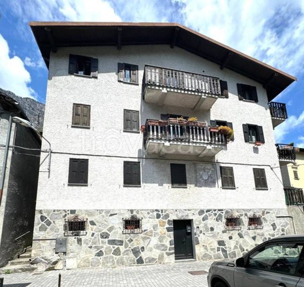 appartamento in vendita a Piuro in zona Santa Croce