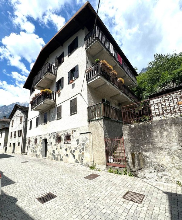 appartamento in vendita a Piuro in zona Santa Croce