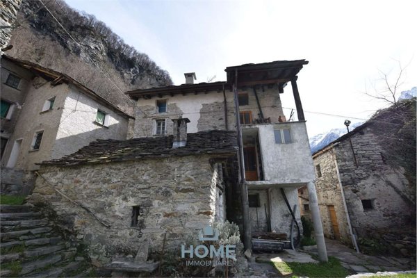 casa semindipendente in vendita a Piuro in zona Borgonuovo