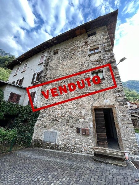 appartamento in vendita a Piuro in zona Prosto