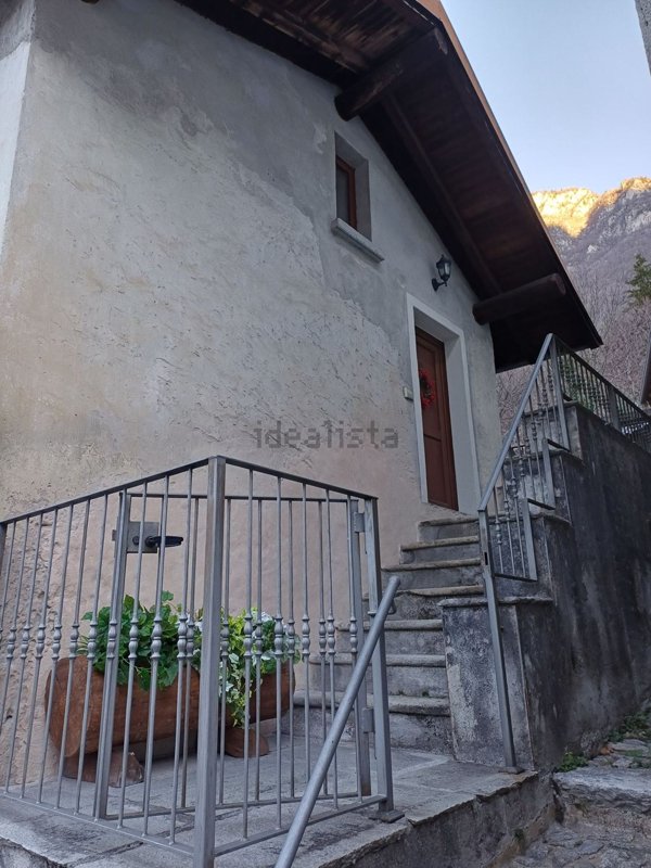 casa indipendente in vendita a Piuro in zona Santa Croce
