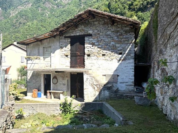 casa indipendente in vendita a Piuro in zona Prosto
