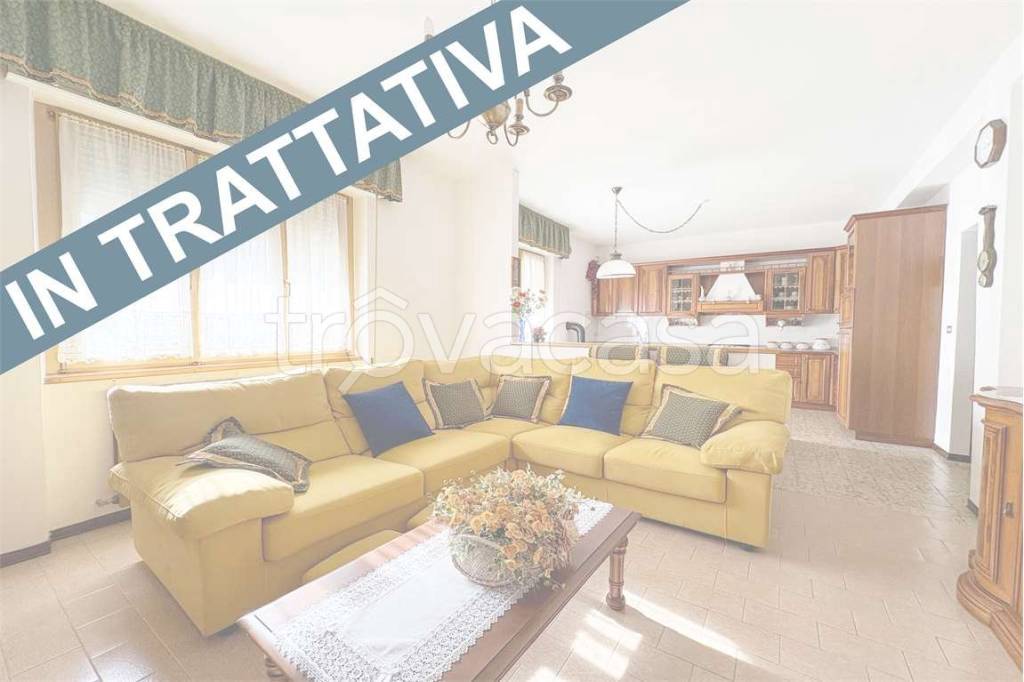 appartamento in vendita a Piuro in zona Prosto
