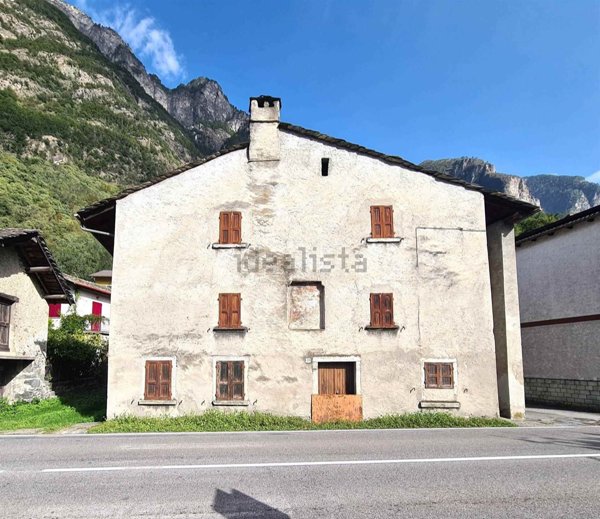 casa indipendente in vendita a Prata Camportaccio