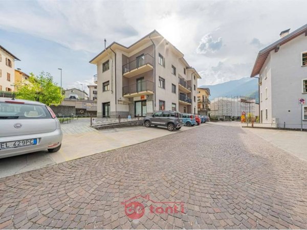 negozio in vendita a Prata Camportaccio