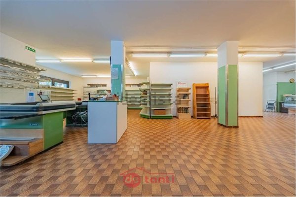 negozio in vendita a Prata Camportaccio