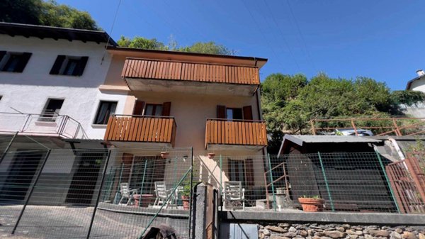 casa indipendente in vendita a Rasura