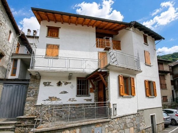 casa indipendente in vendita a Rasura