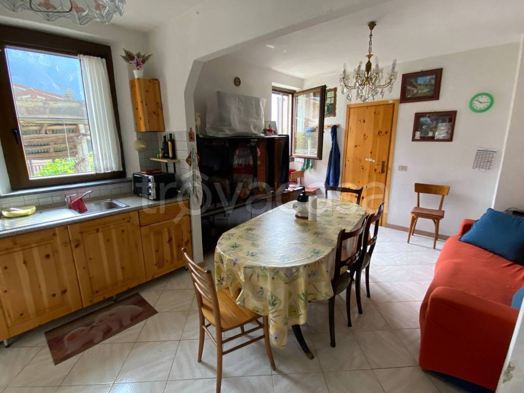 casa indipendente in vendita a Samolaco