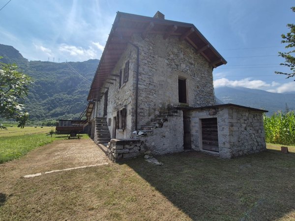 casale in vendita a Samolaco
