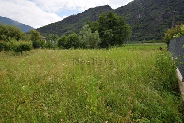 locale di sgombero in vendita a Samolaco