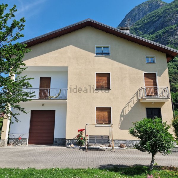 casa indipendente in vendita a Samolaco