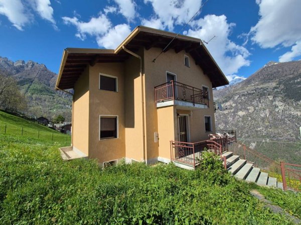 casa indipendente in vendita a San Giacomo Filippo in zona Olmo