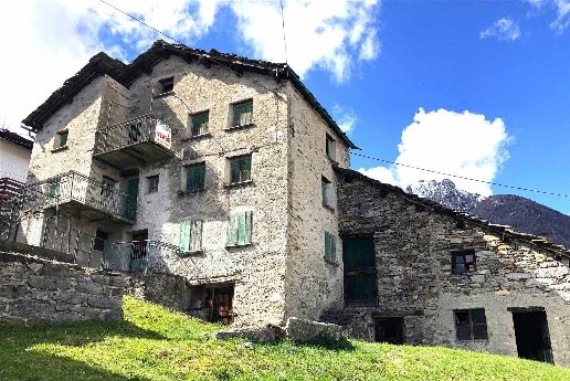 esavano in vendita a San Giacomo Filippo in zona Olmo