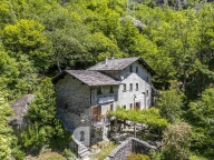 appartamento in vendita a San Giacomo Filippo in zona Lirone