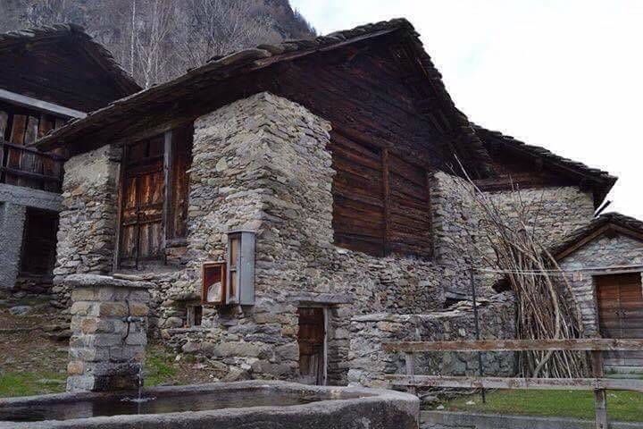 casa indipendente in vendita a San Giacomo Filippo in zona Olmo