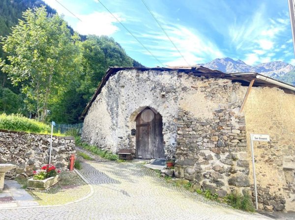 casa indipendente in vendita a Sondalo in zona Mondadizza