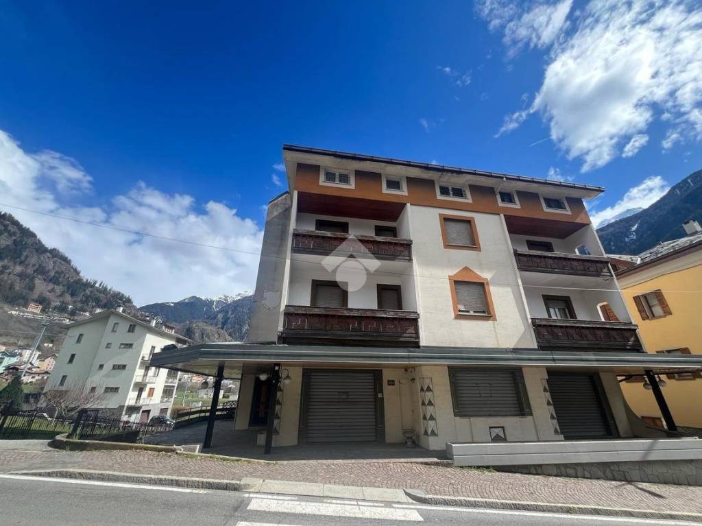 negozio in vendita a Sondalo in zona Bolladore