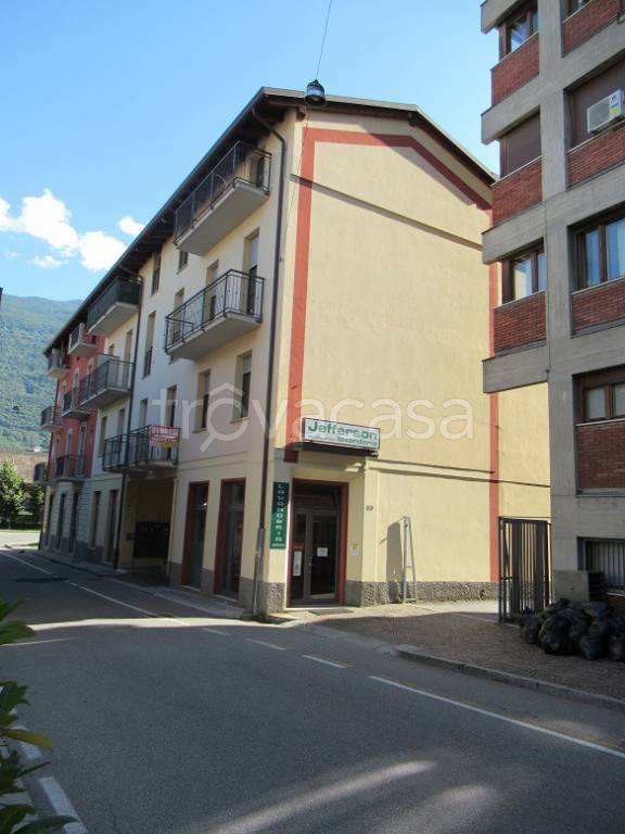 appartamento in vendita a Sondrio in zona Piazzale Bertacchi
