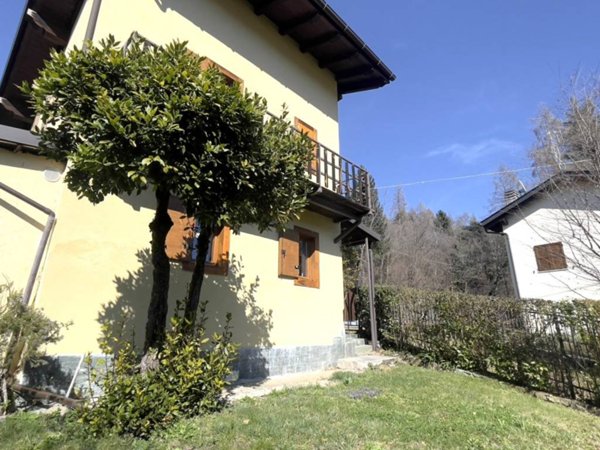 casa indipendente in vendita a Sondrio in zona Triangia