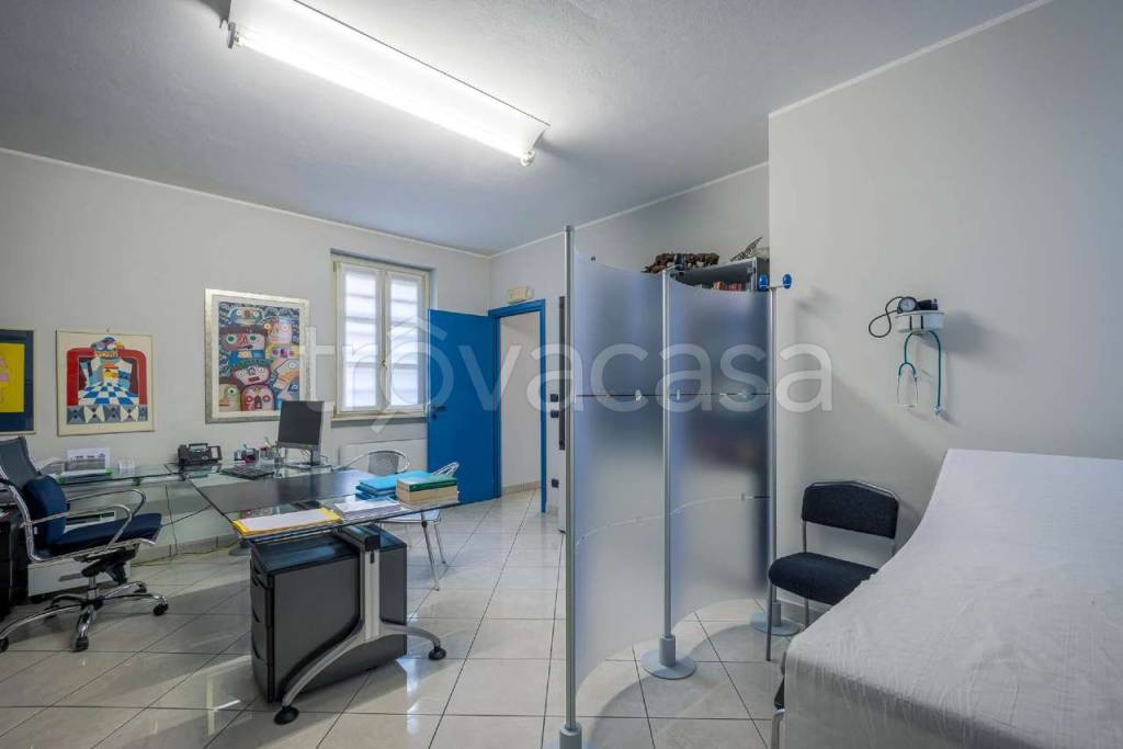 ufficio in vendita a Sondrio in zona Centro Città
