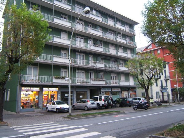 locale commerciale in vendita a Sondrio in zona Viale Milano