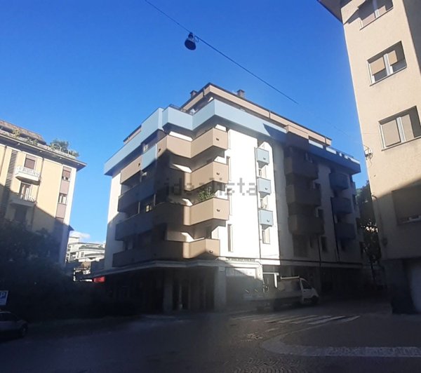 negozio in vendita a Sondrio in zona Centro Città