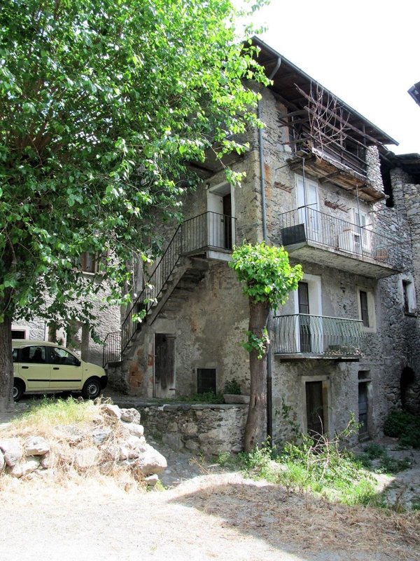 casa indipendente in vendita a Sondrio in zona Colda