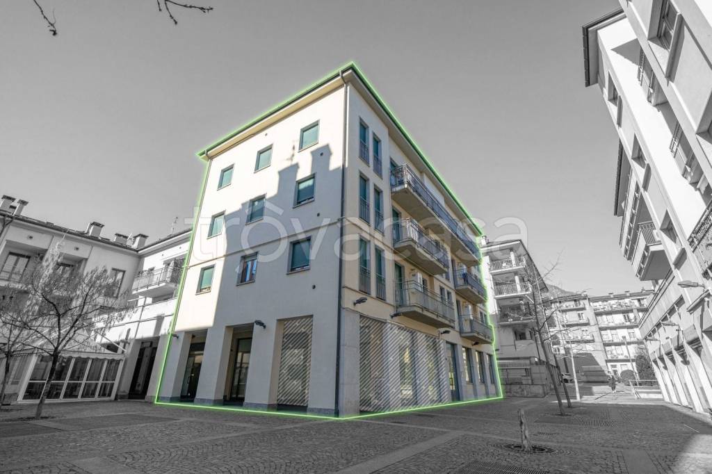 casa indipendente in vendita a Sondrio in zona Centro Città