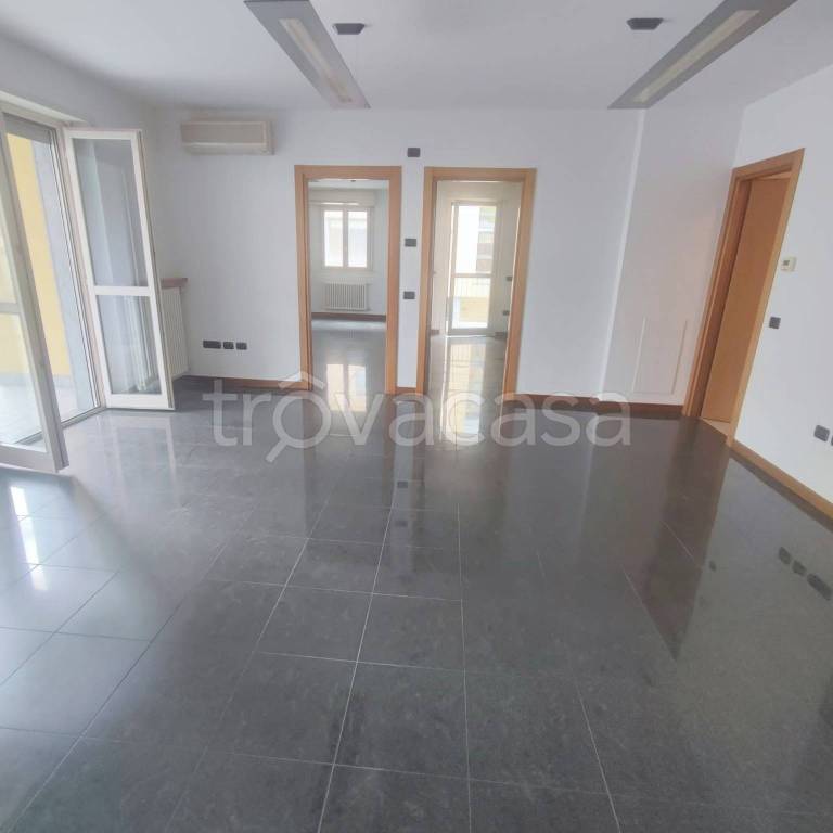 appartamento in vendita a Sondrio in zona Centro Città