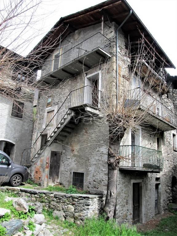 casa indipendente in vendita a Sondrio in zona Colda