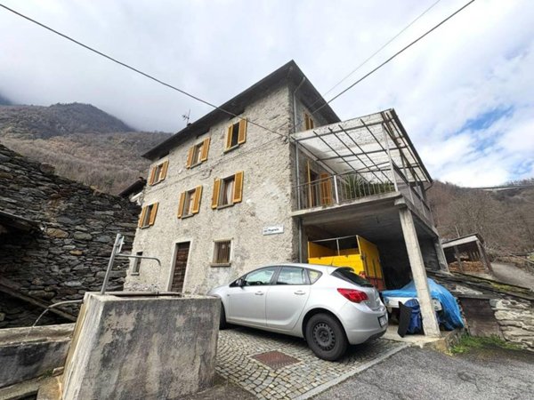 appartamento in vendita a Sondrio in zona Arquino