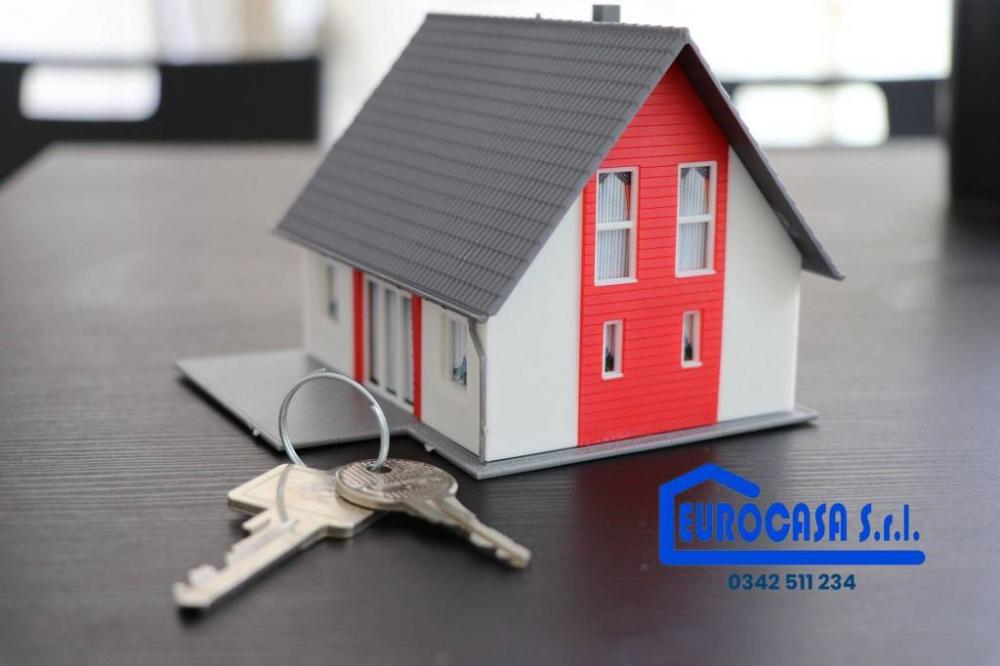 appartamento in vendita a Sondrio in zona Centro Città