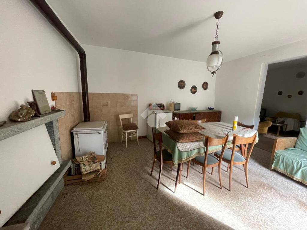 casa indipendente in vendita a Sondrio in zona Mossini