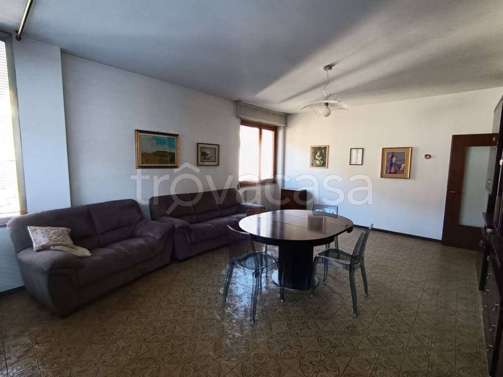 appartamento in vendita a Sondrio in zona Centro Città