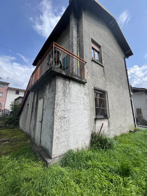 casa indipendente in vendita a Sondrio in zona Triangia
