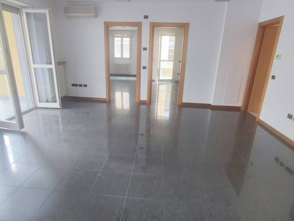 appartamento in vendita a Sondrio in zona Centro Città