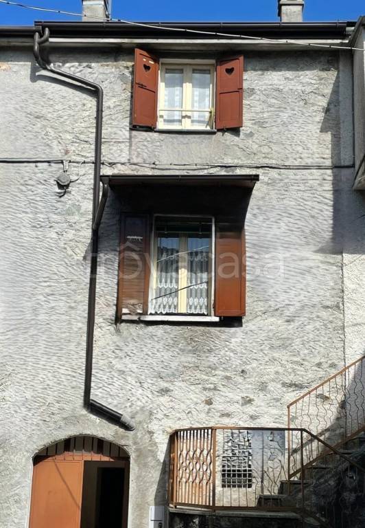 casa indipendente in vendita a Sondrio in zona Triangia