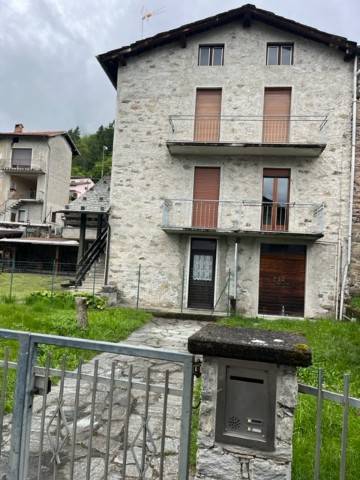 appartamento in vendita a Sondrio in zona Triangia