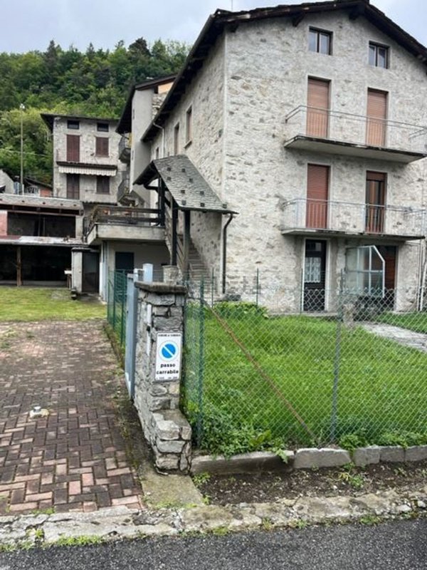 appartamento in vendita a Sondrio in zona Triangia